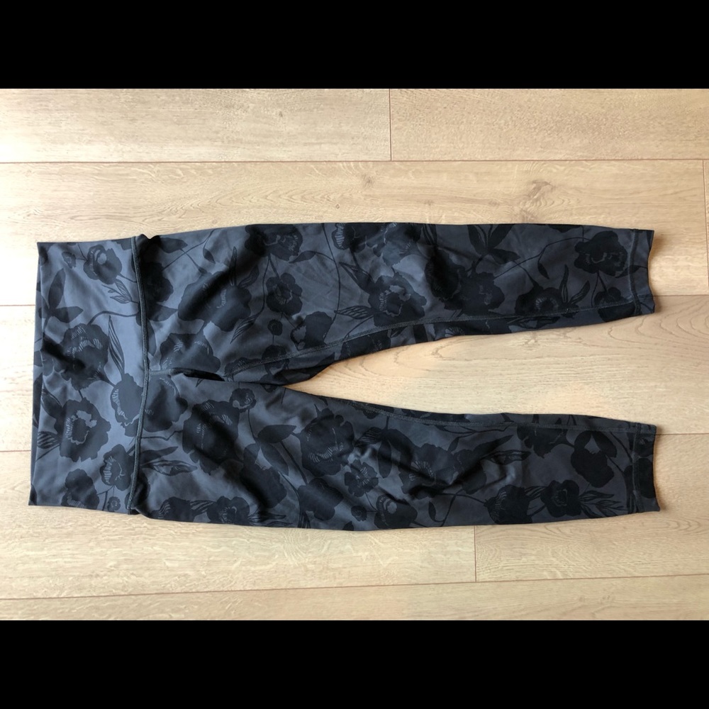 Lululemon size 6 wunder under